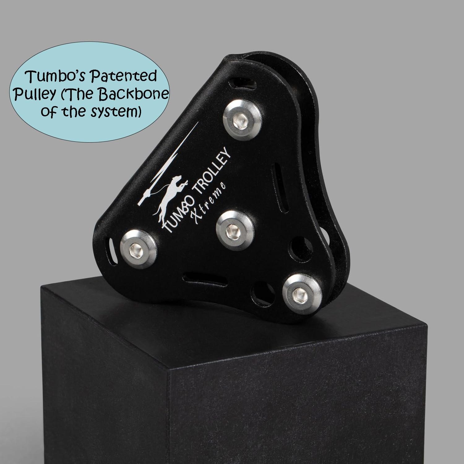 Tumbo Xtreme Tri-Pulley-system provides stable, smooth rides for active larger dogs.