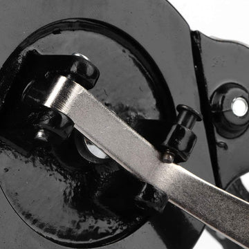 Tyenaza metal hand crank for treadle machines, sturdy and long-lasting.