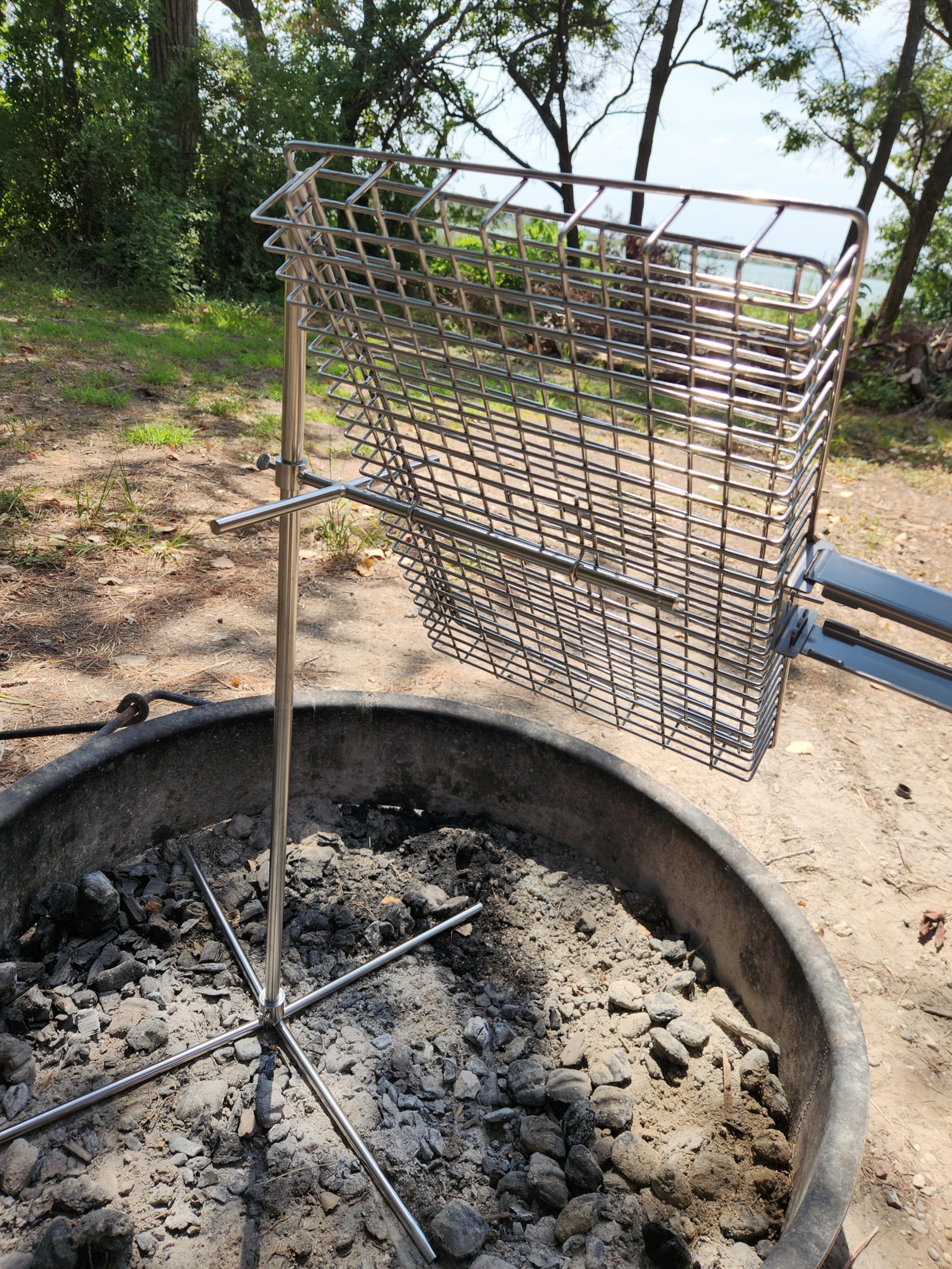 Tyrux compactible flipping grill collapsed for easy transport