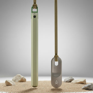 Überleben Hexå PRO grip demonstrates ergonomic handle for steady ignition outdoors