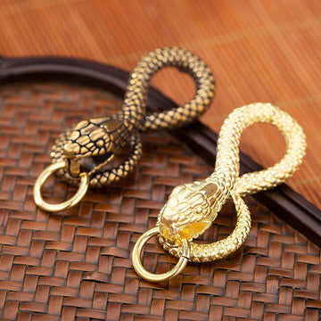 UCCKEYI brass key holder hook keeps keys neatly within reach