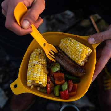 UCO airtight seal keeps leftovers contained during transport.
