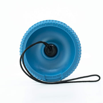 Magnetic quick-connect lanyard on the UCO Sprout Mini enables versatile placement.