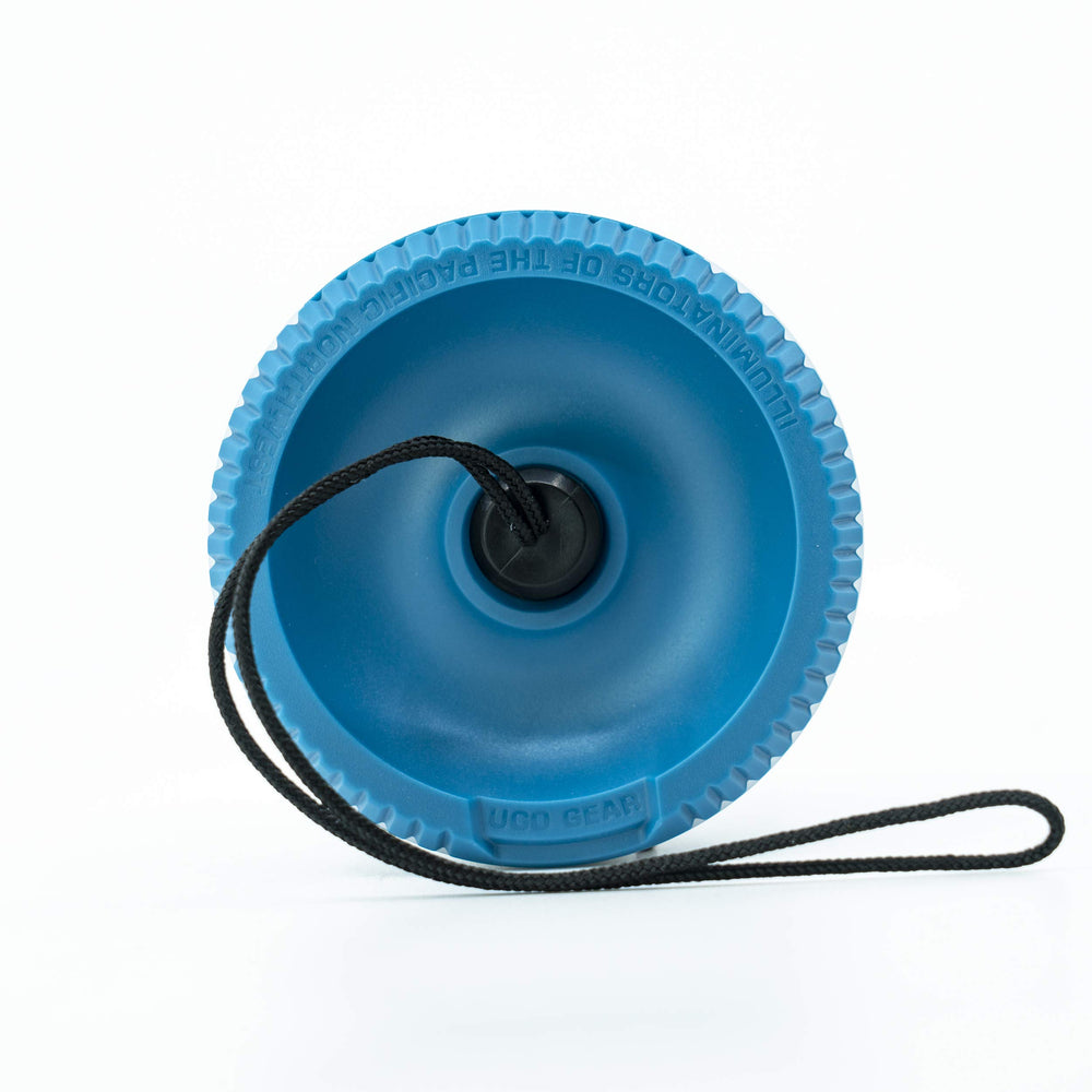 Magnetic quick-connect lanyard on the UCO Sprout Mini enables versatile placement.