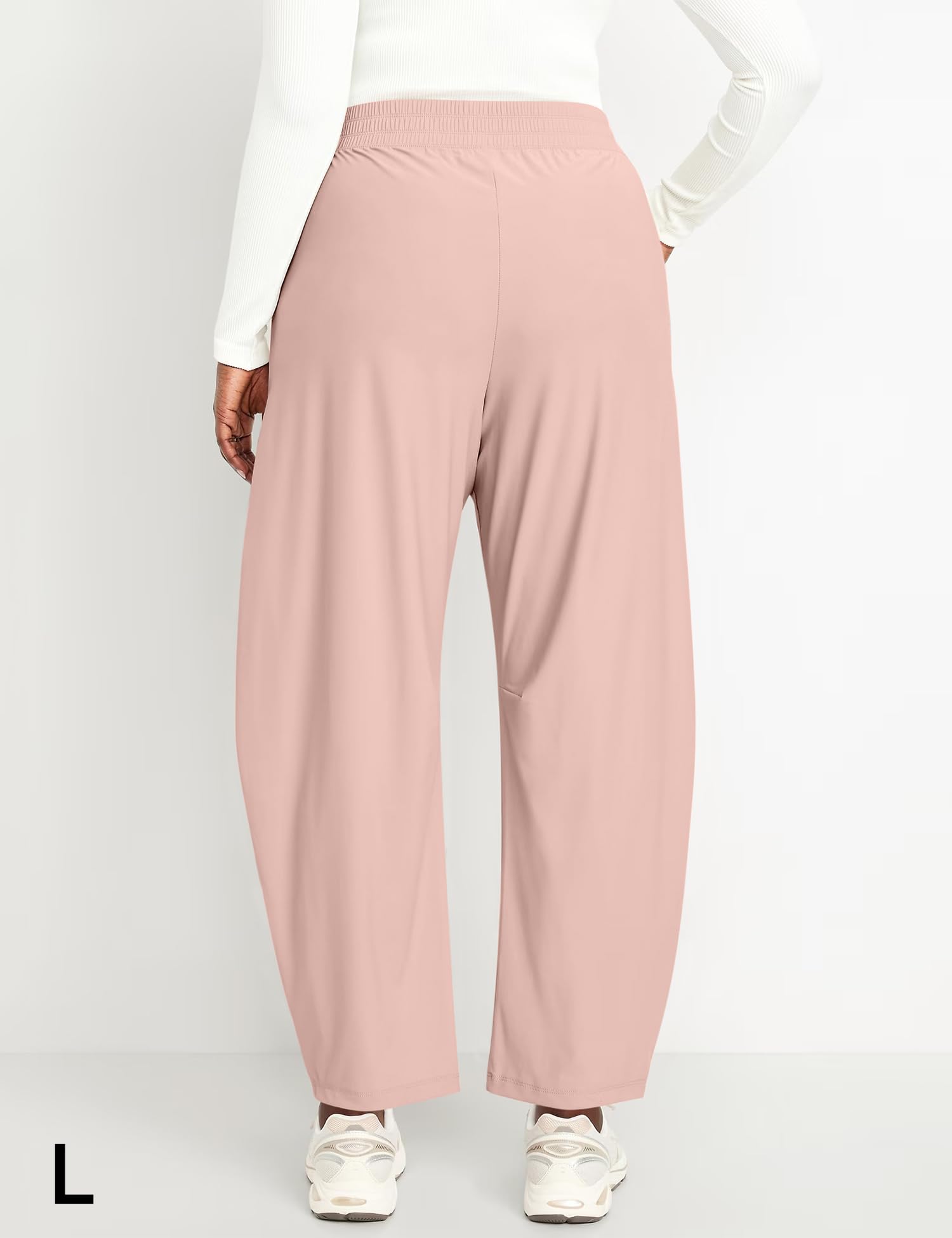 Ugerlov hiking pants pocket closeup highlights practical two-pocket design