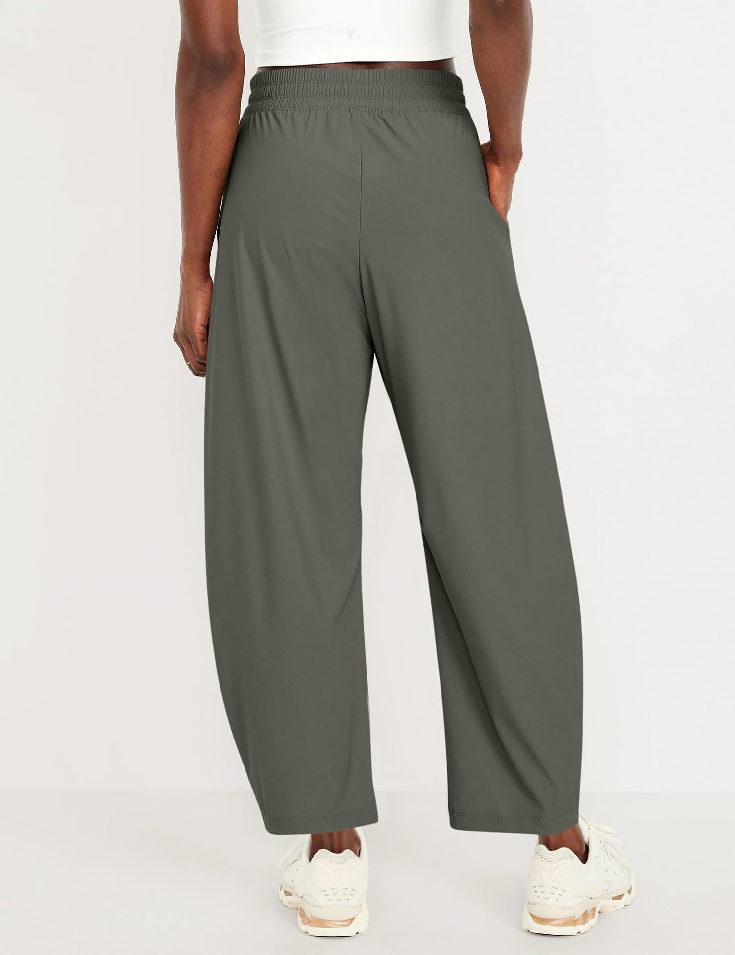 Ugerlov women's barrel ankle pants fabric close-up shows quick-dry breathable material.