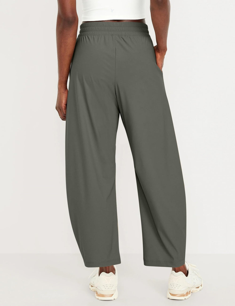 Ugerlov women's barrel ankle pants fabric close-up shows quick-dry breathable material.