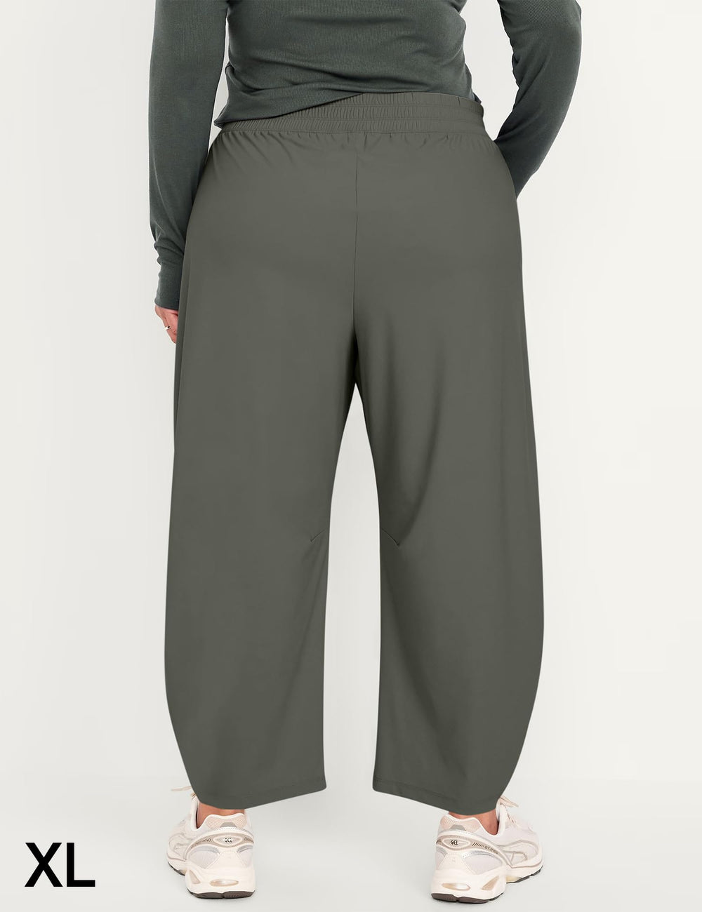 Ugerlov barrel ankle pants with pockets for secure storage during activities.