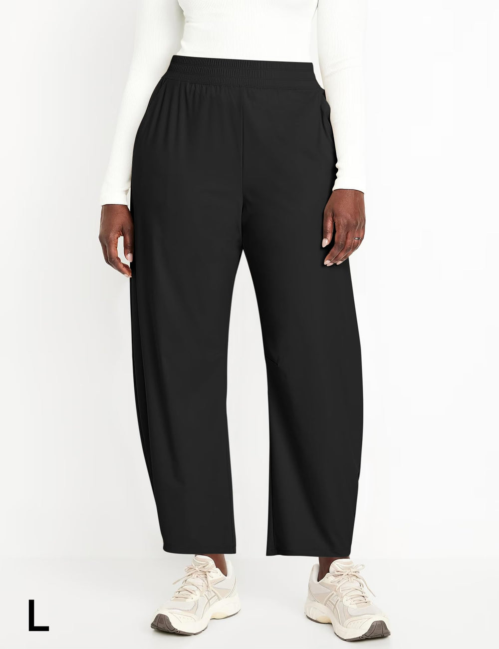 Ugerlov barrel pants with pockets for secure storage during hikes