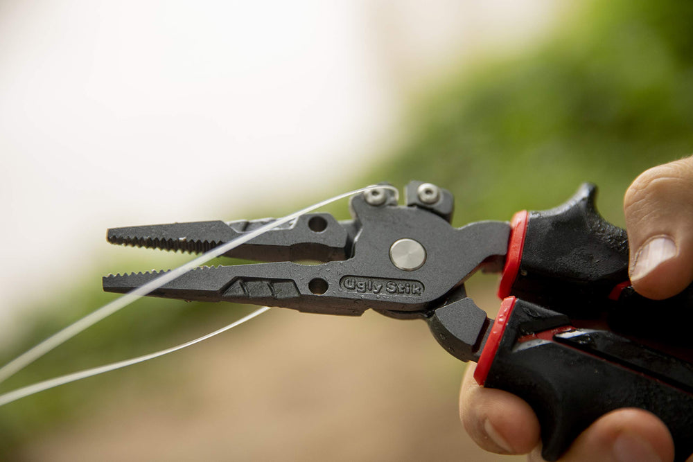 Ugly Stik 420 stainless steel jaws resist corrosion in saltwater use.