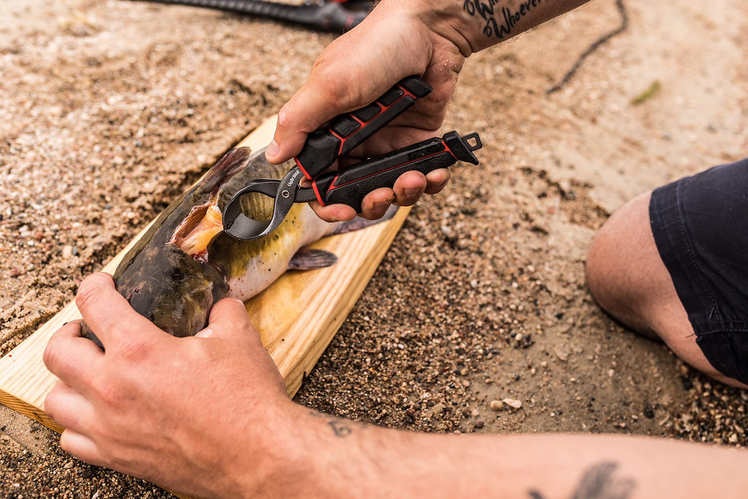 Ugly Stik robust non-slip handles provide control in all conditions.
