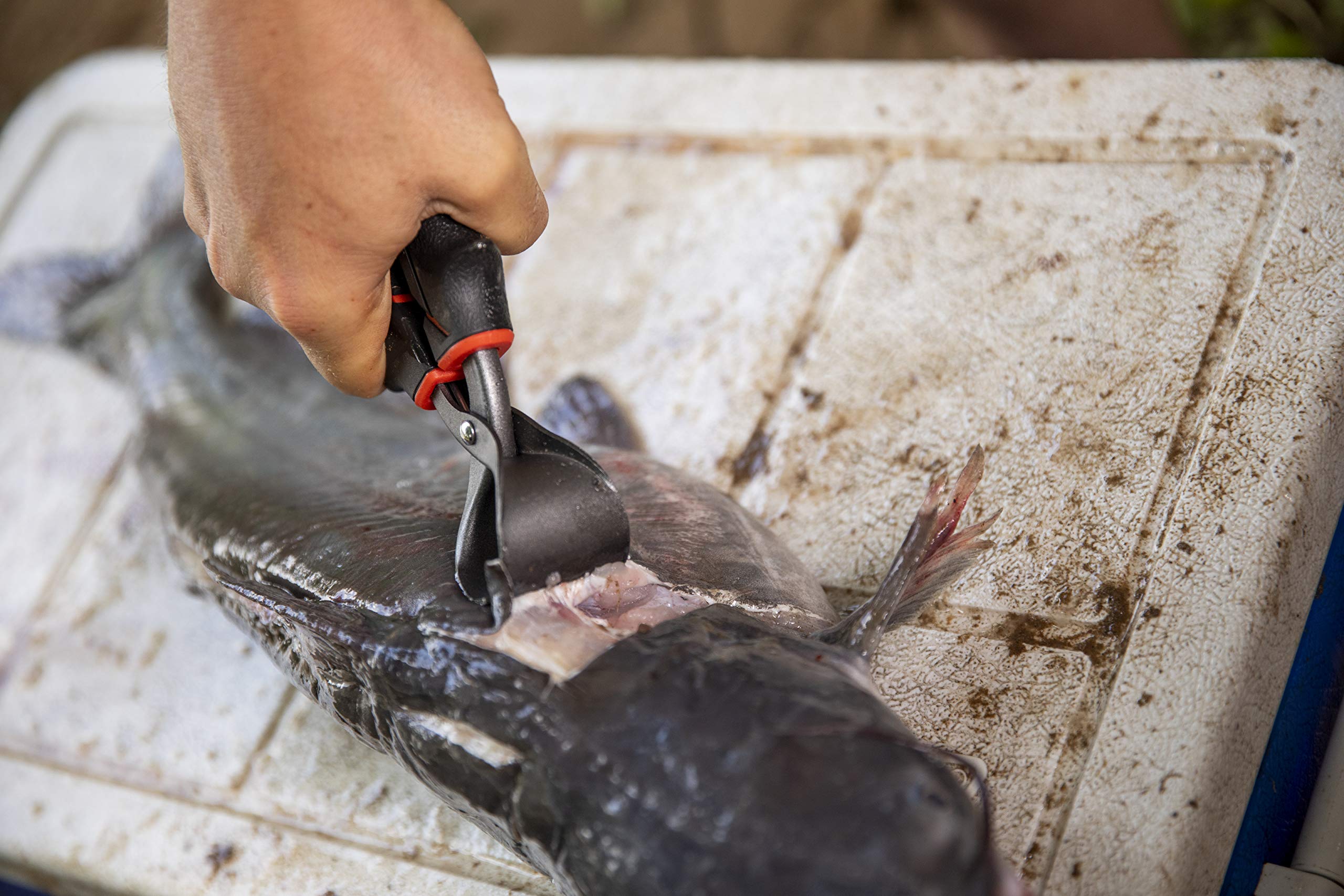 Ugly Stik triggered reverse grip for controlled one-hand operation.