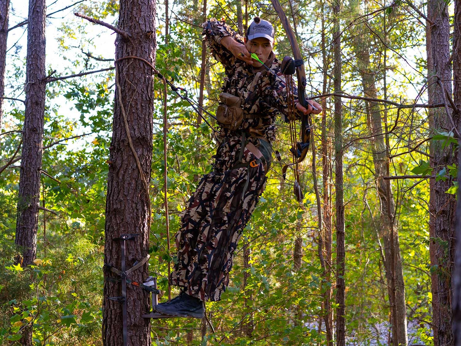 UIIHUNT 16x12 platform area supports a stable stance for quick transitions.
