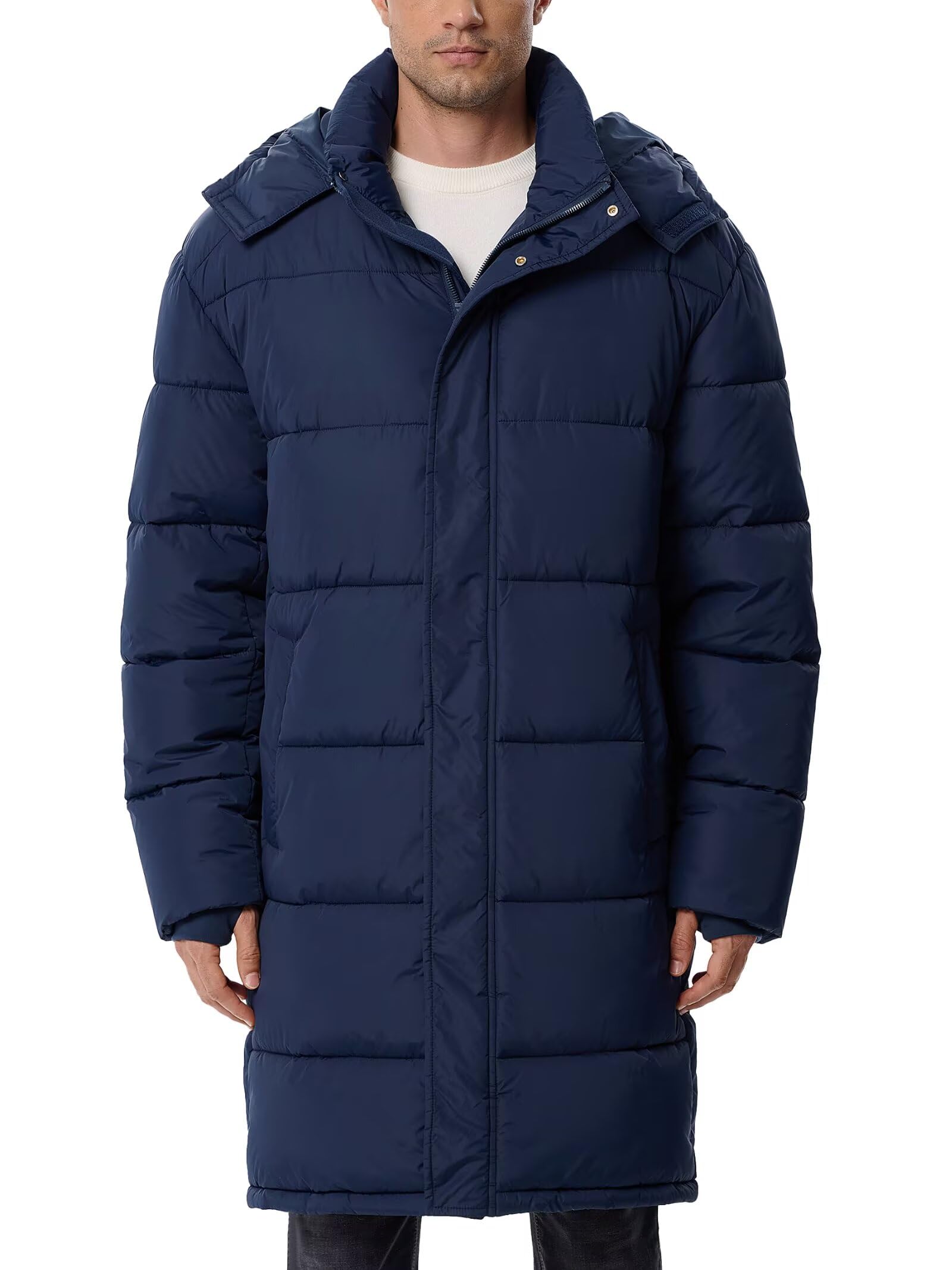UIQUR men's lightweight long puffer coat in navy provides all day warmth and breathable comfort.
