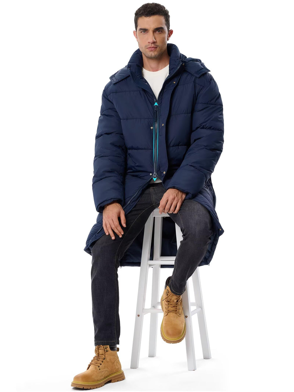 UIQUR coat with roomy pockets keeps phones and gloves secure.