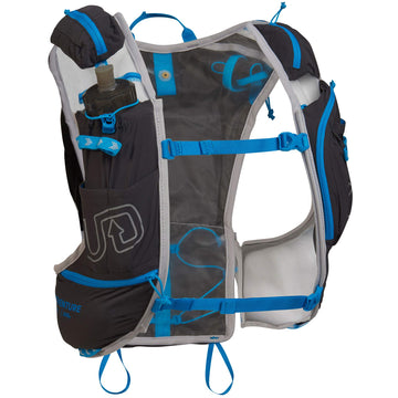 Ultimate Direction Adventure Vest 5 Night Sky SM front pocket enables quick on-trail access.