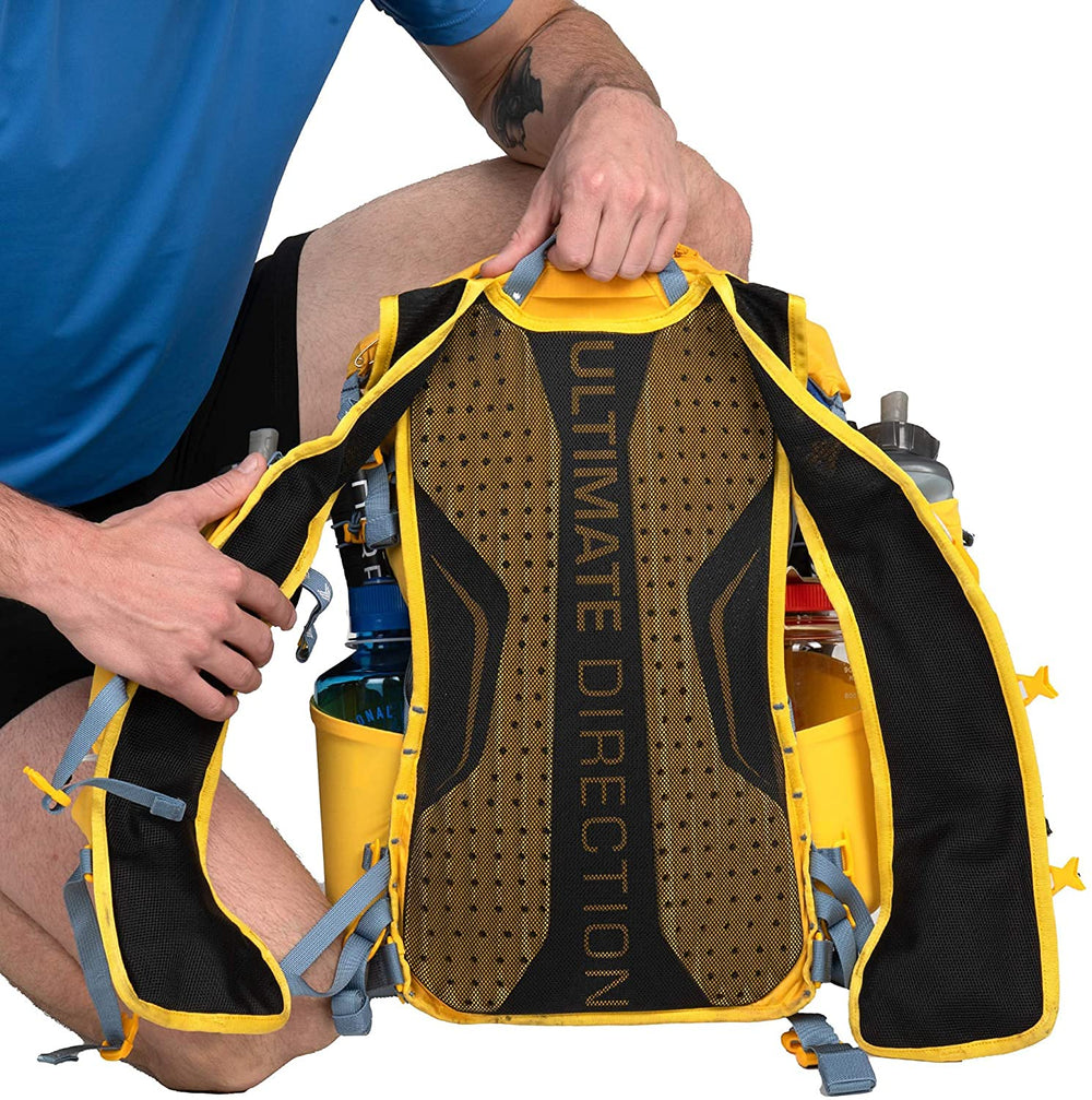 Ultimate Direction Fastpack 20L harness pockets keep snacks and water within easy reach