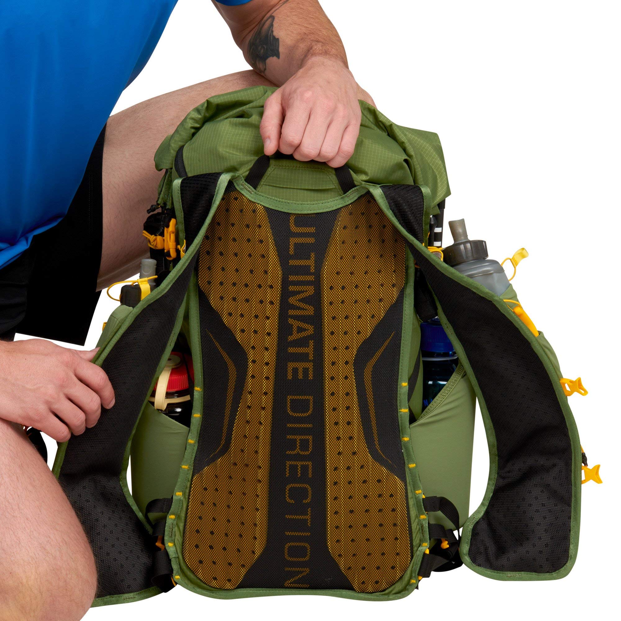 Ultimate Direction Fastpack 40 Spruce water bottle pocket supports hydration on the go.
