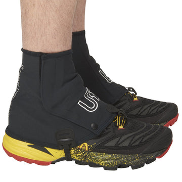 Ultimate Direction FK Gaiter black front view showing secure trail fit.
