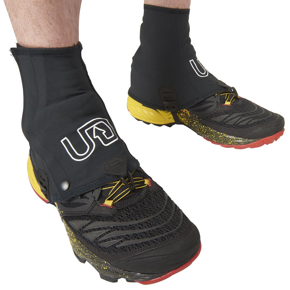 Ultimate Direction FK Gaiter reflectivity closeup, 360-degree visibility in low light.