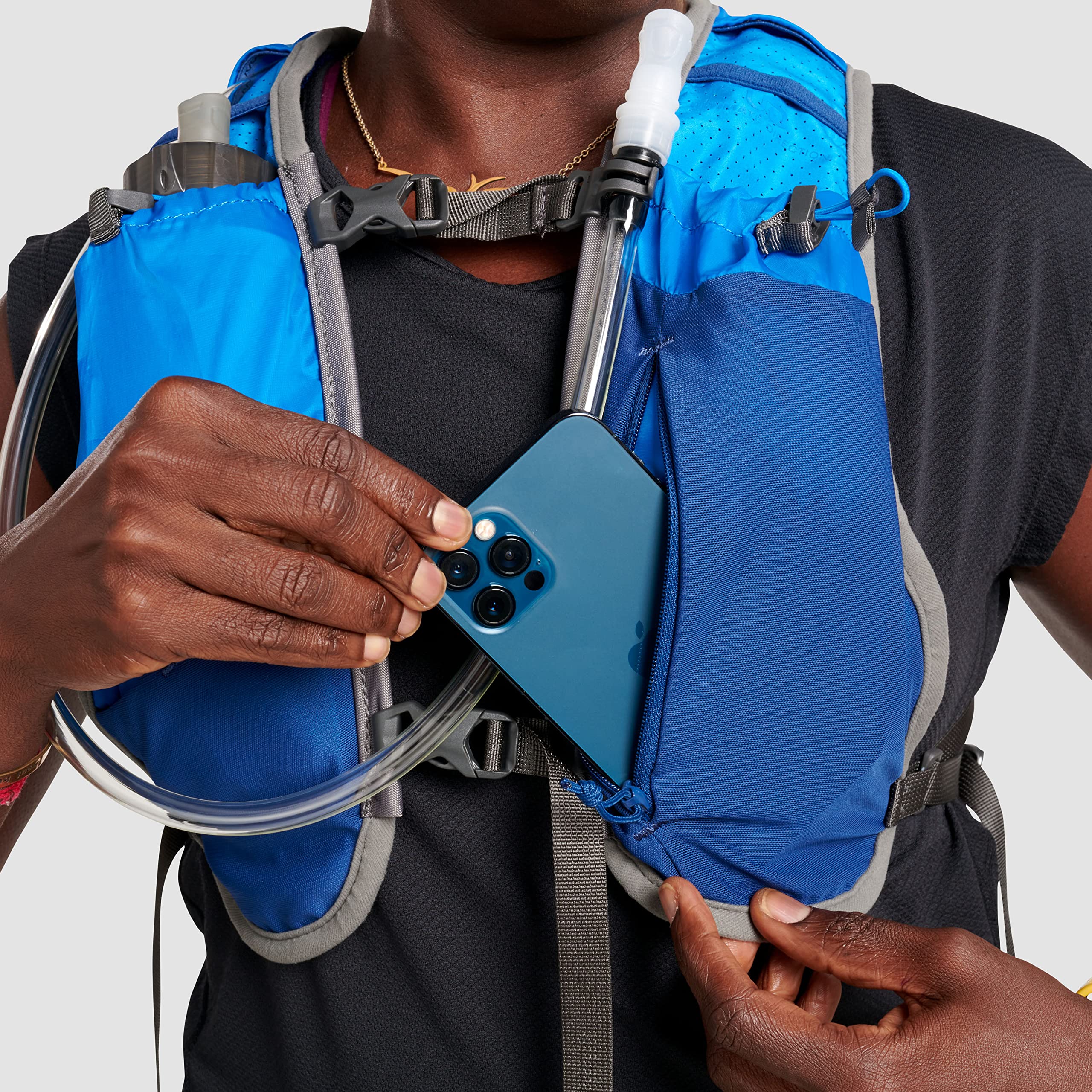 Ultimate Direction Highland Hydration Vest 10L storage for gear and snacks