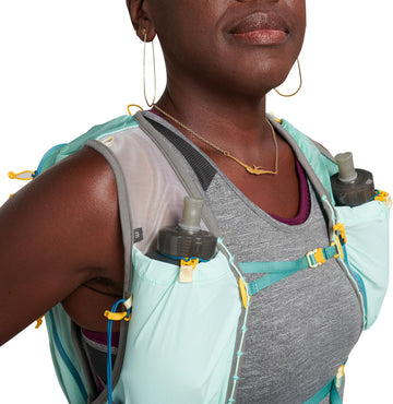Ultimate Direction Ultra Vesta 6.0 air mesh backpanel maintains dryness.