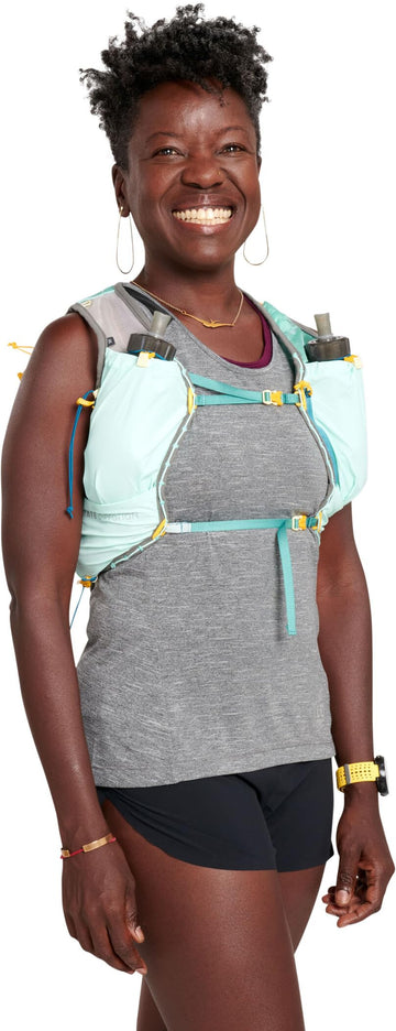Ultimate Direction Women's Ultra Vesta 6.0 front pockets keep essentials accessible.