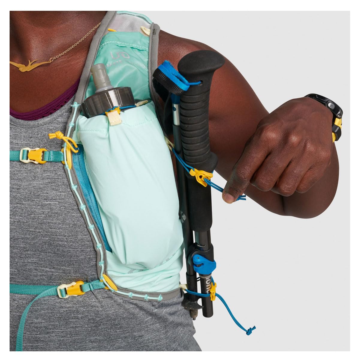 Ultimate Direction Womens Ultra Vesta 6.0 reservoir compatibility supports longer hydration options.