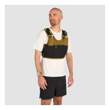 Ultimate Direction Xodus vest front view highlights lightweight, breathable fabric for all-day comfort.