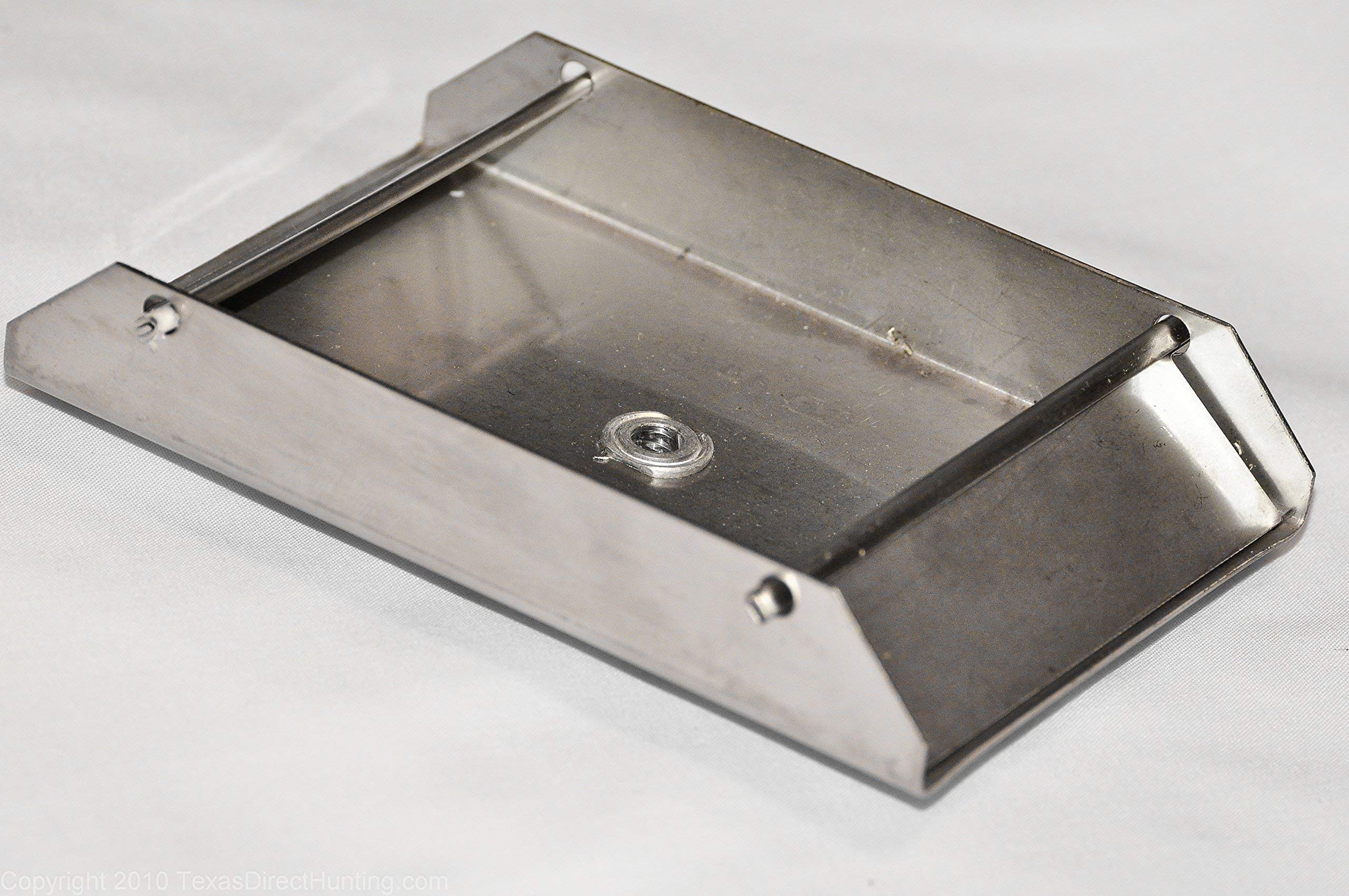 Ultramatic Feeders 1/4-inch hubbed gate spinner plate reduces spills and adds a feeding cue.