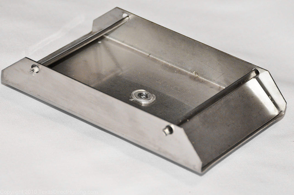 Ultramatic Feeders 1/4-inch hubbed gate spinner plate reduces spills and adds a feeding cue.