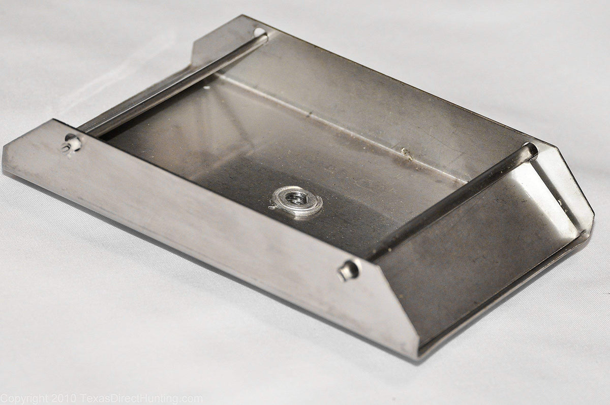 Ultramatic Feeders 1/4-inch hubbed gate spinner plate reduces spills and adds a feeding cue.