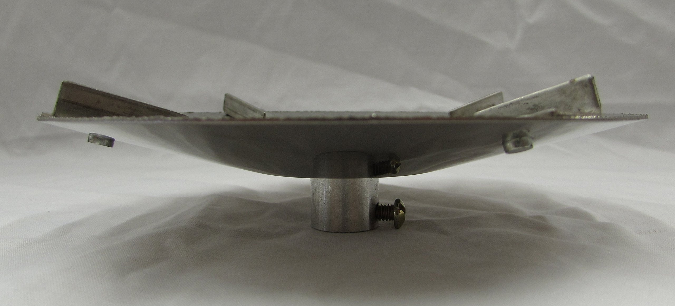 Ultramatic Feeders five inch round scatter plate enables even wildlife coverage.