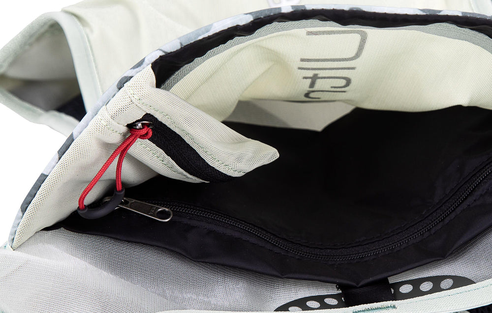 UltrAspire Big Bronco ErgoFit design supports natural movement during runs.