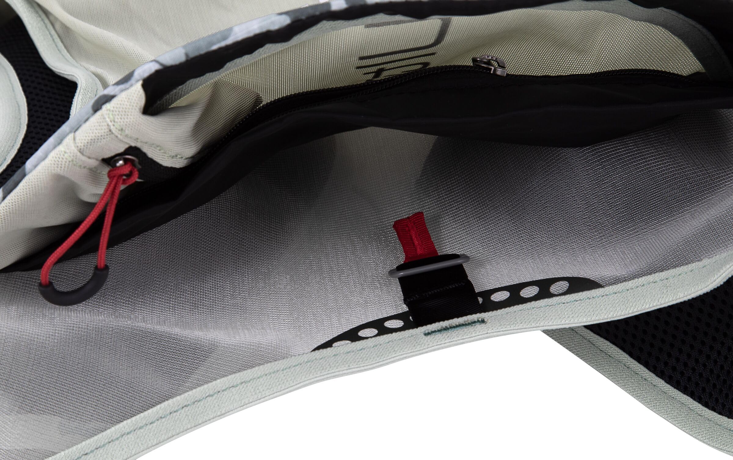 UltrAspire Big Bronco UltrAcool mesh back for breathable comfort.