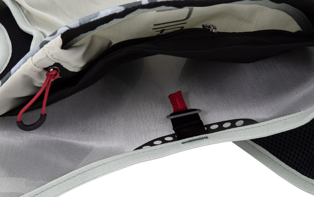 UltrAspire Big Bronco UltrAcool mesh back for breathable comfort.