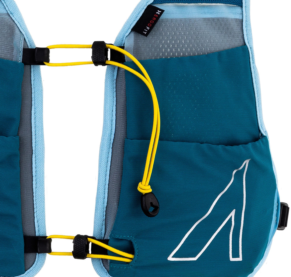 Ultraspire Spry 4.0 main compartment with 4-way stretch mesh adapts to load.