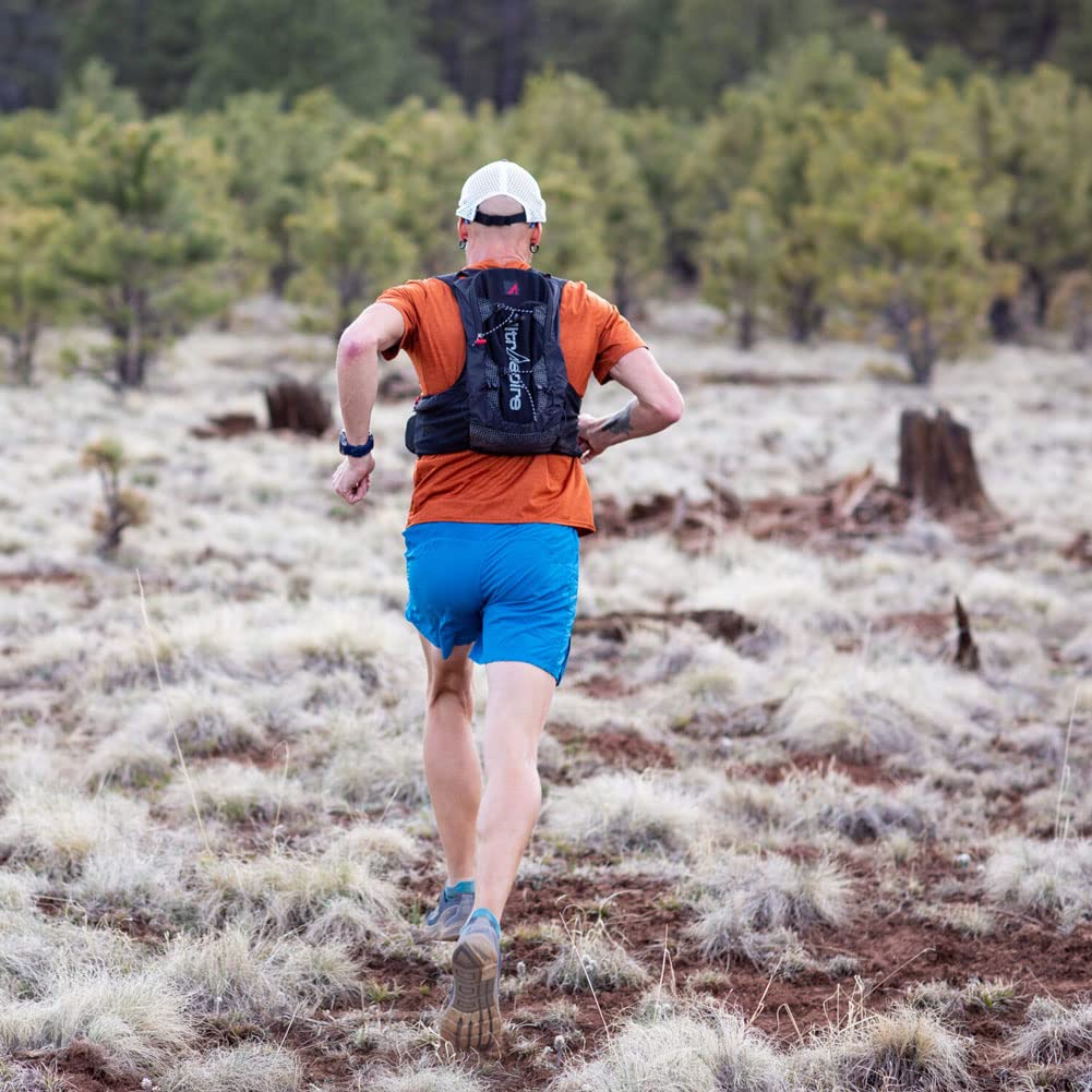 Ultraspire Zygos MAX02 sternum system stabilizes the pack during runs.