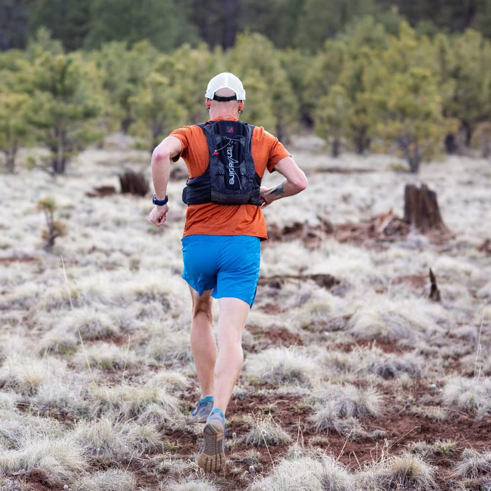 Ultraspire Zygos MAX02 sternum system stabilizes the pack during runs.