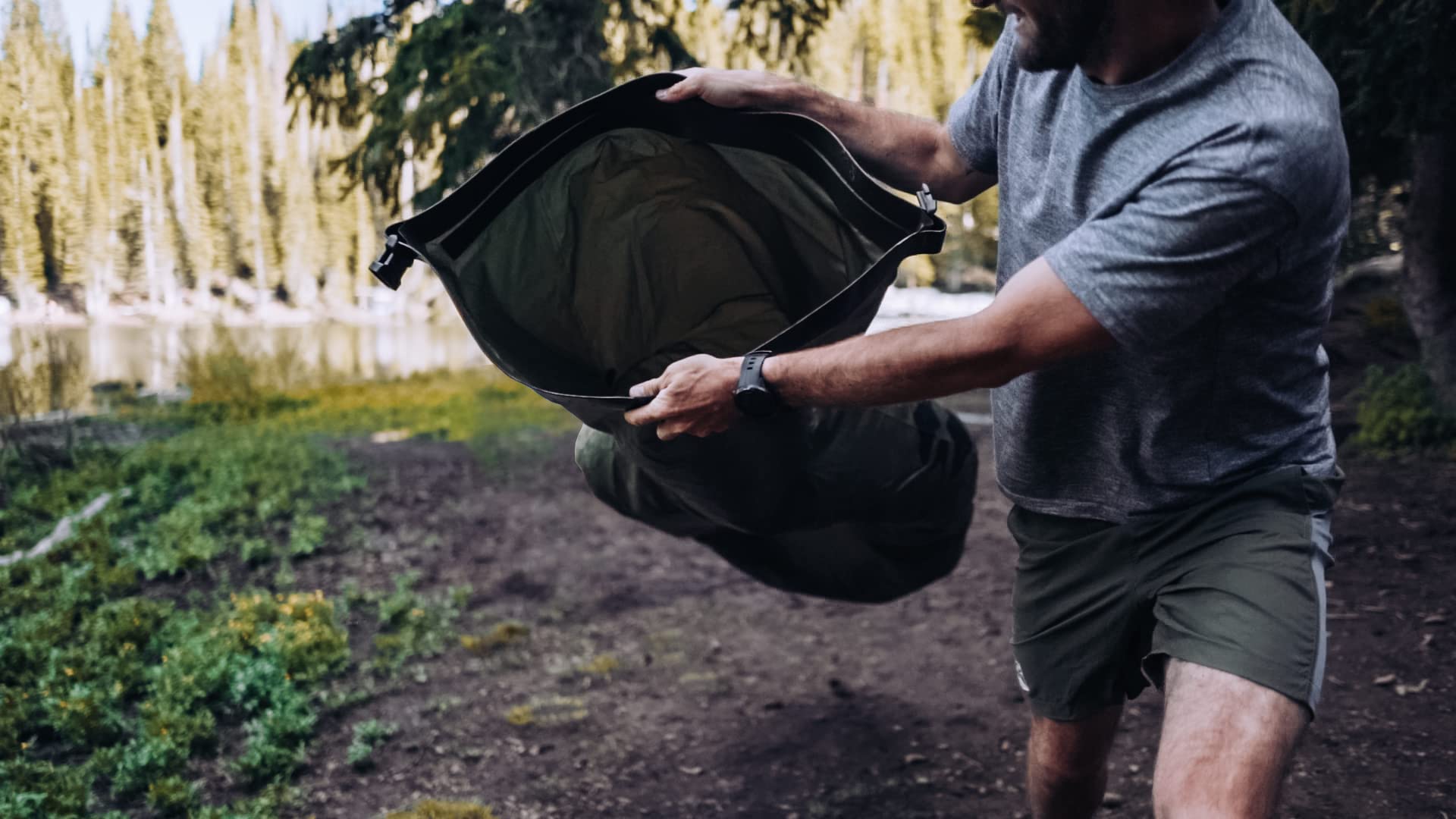Uncharted Supply Co. Rapid Raft 2.0 nylon-oxford-tpu construction blends durability with lightness