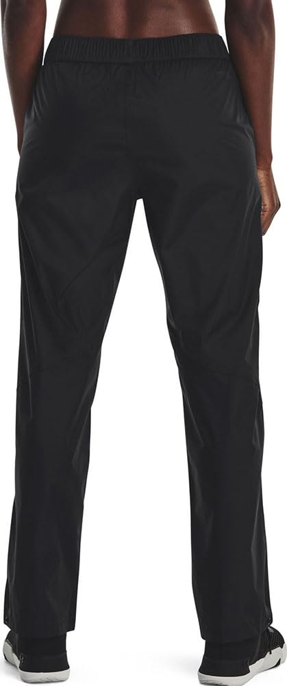 Under Armour Stormproof Cloudstrike Rain Pants highlight breathable fabric for comfortable, rainy workouts.