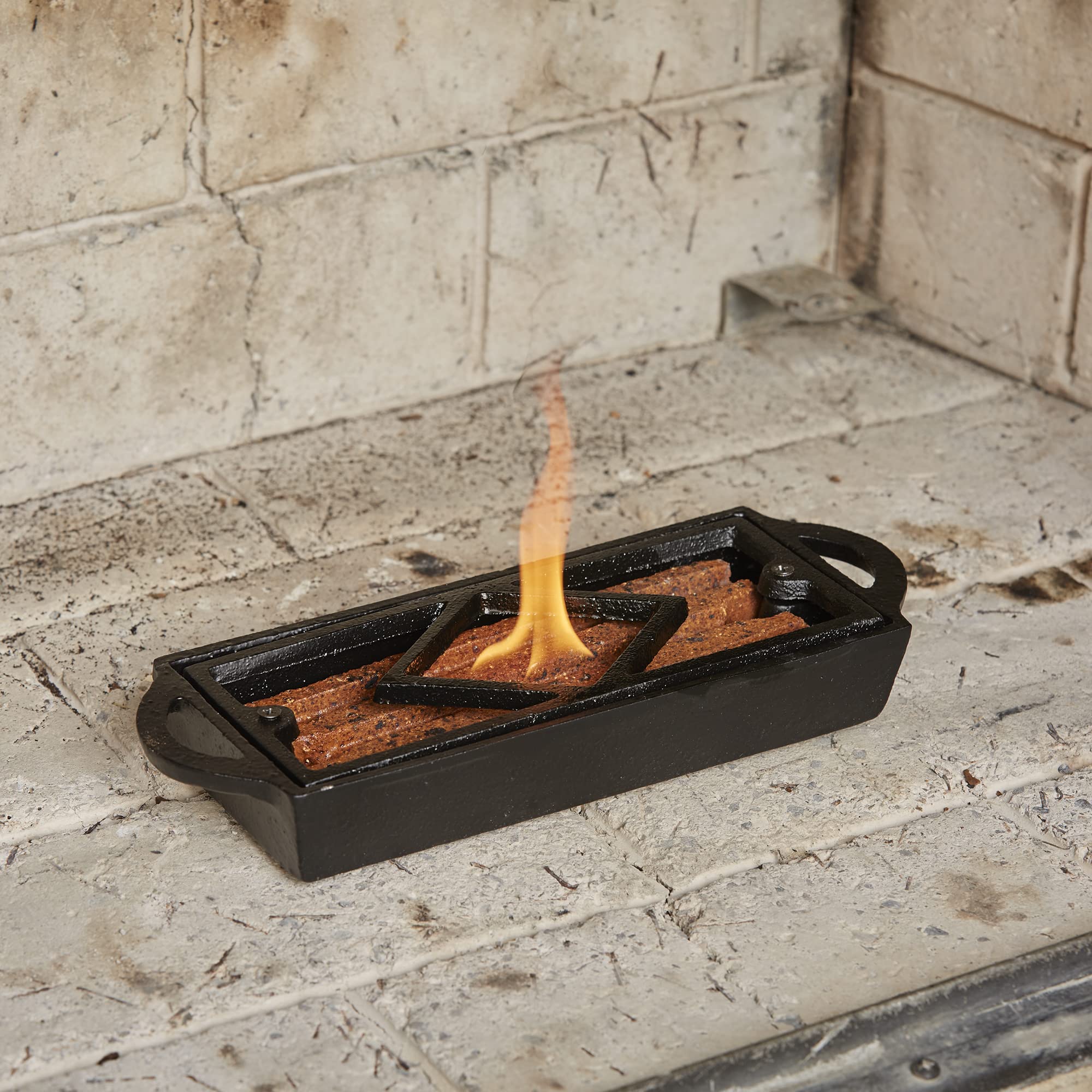 UniFlame Firestarter Tray enables lighter-fluid application for easy flame start.