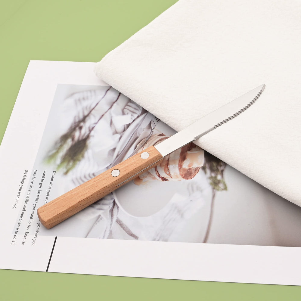 Uniturcky dinner forks showcasing ergonomic curve and precise food pickup.