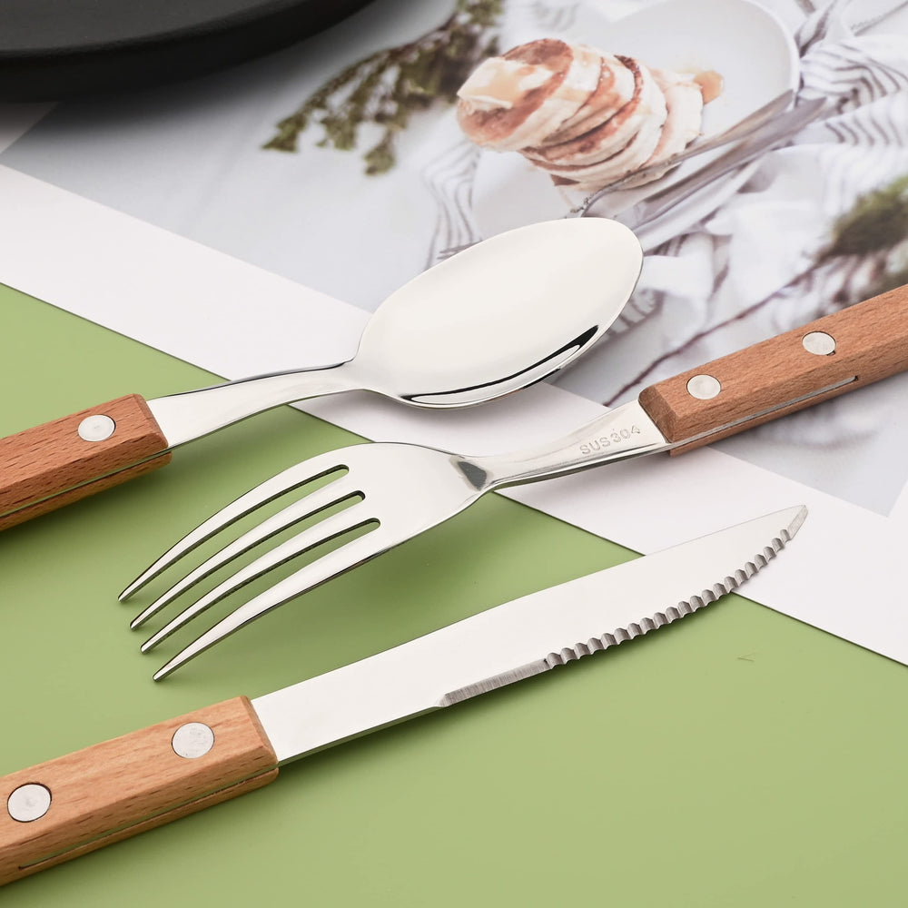 Uniturcky dinner knives with natural wood handles for effortless dining.