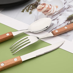 Uniturcky dinner knives with natural wood handles for effortless dining.