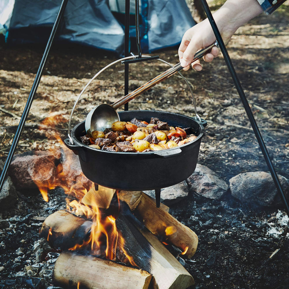 Uno Casa 6Qt Dutch oven lid lifter showcases safe handling during outdoor cooking