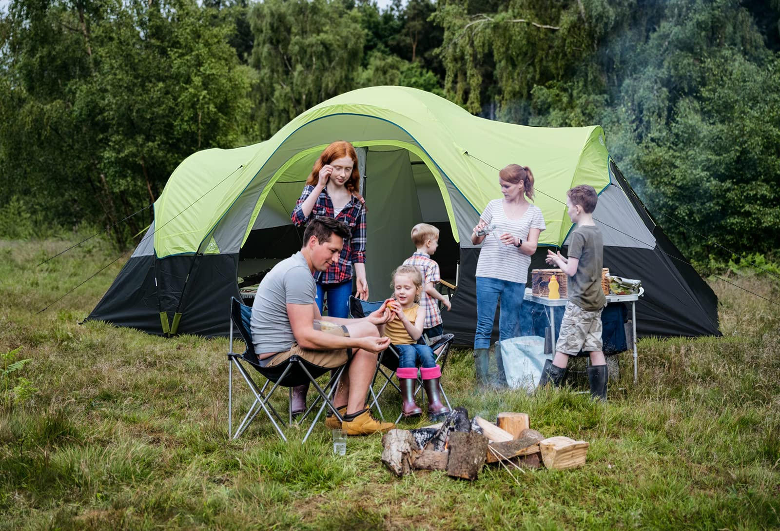 UNP camping tent projector-ready divider enables outdoor cinema setups.