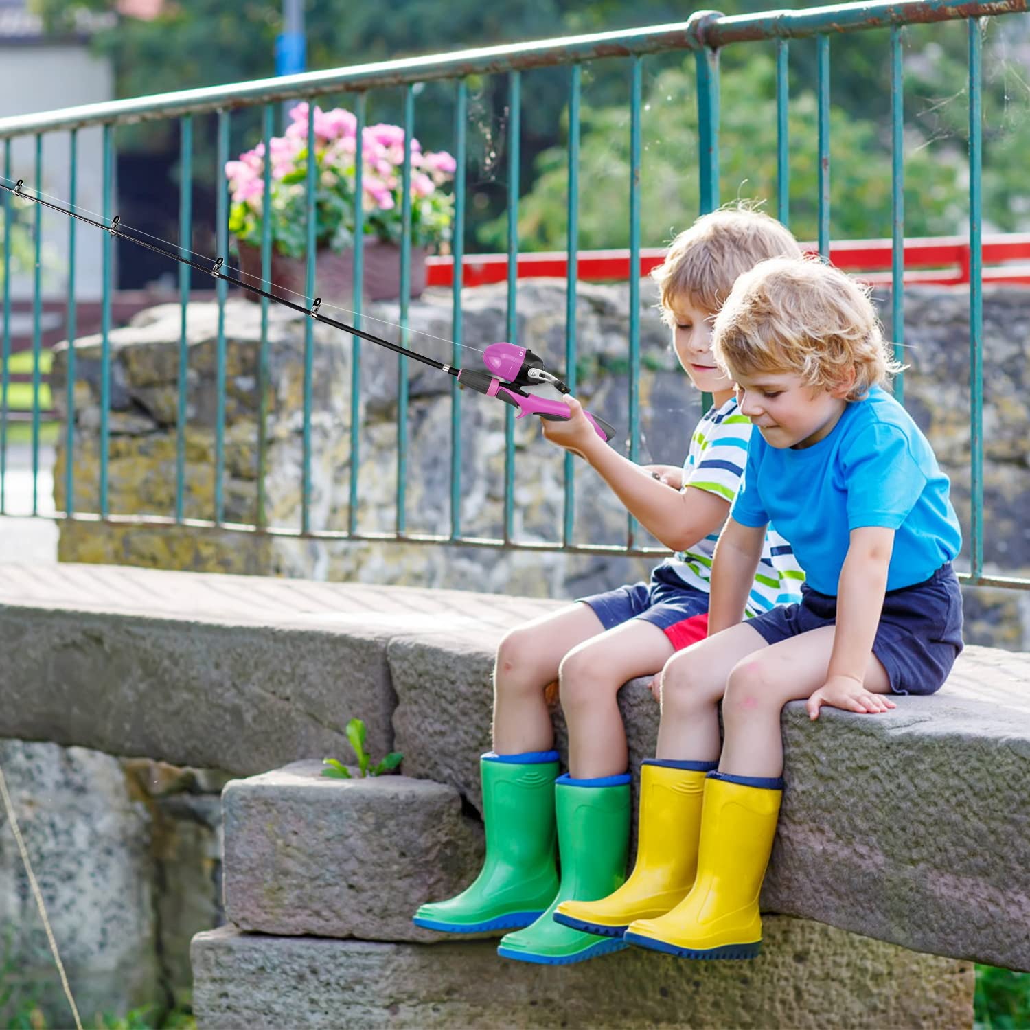 Soft EVA grip designed for small hands