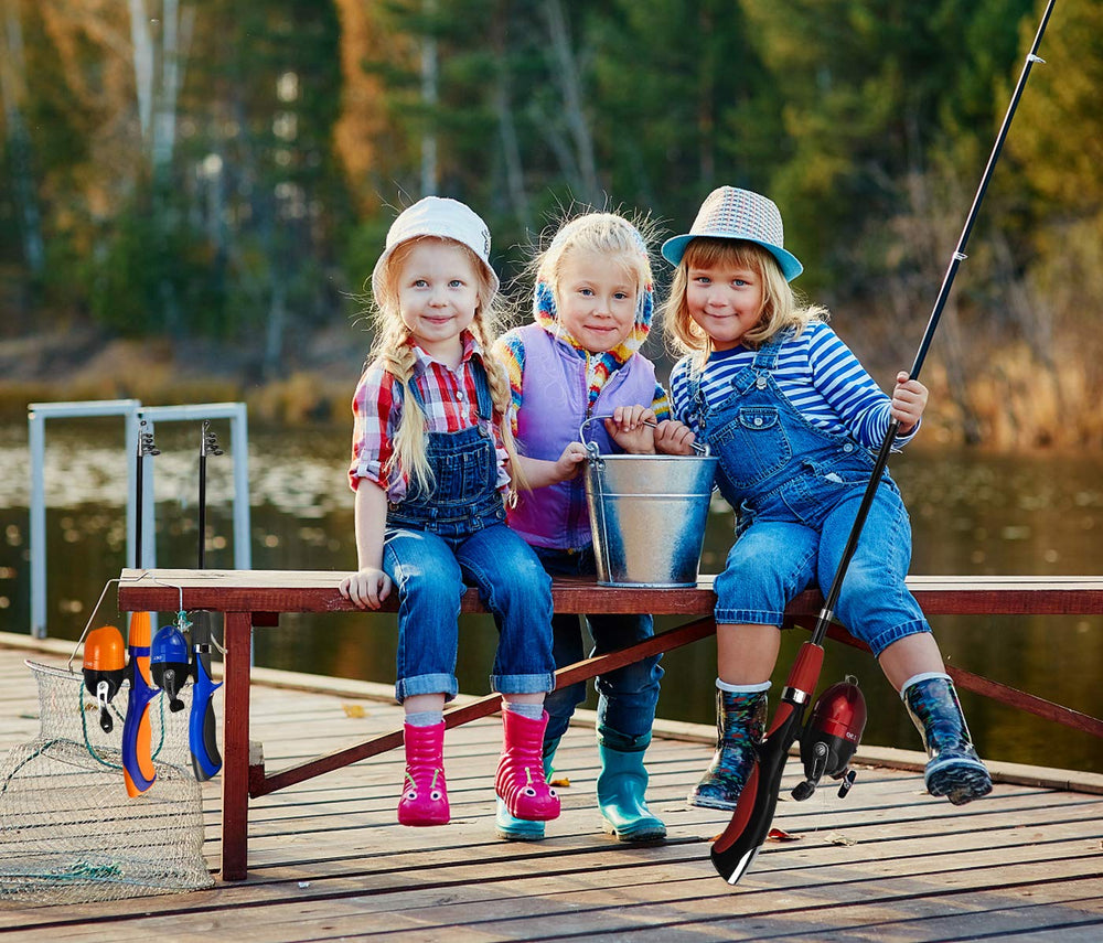 Urban Deco tackle box included helps beginners keep gear ready and accessible.
