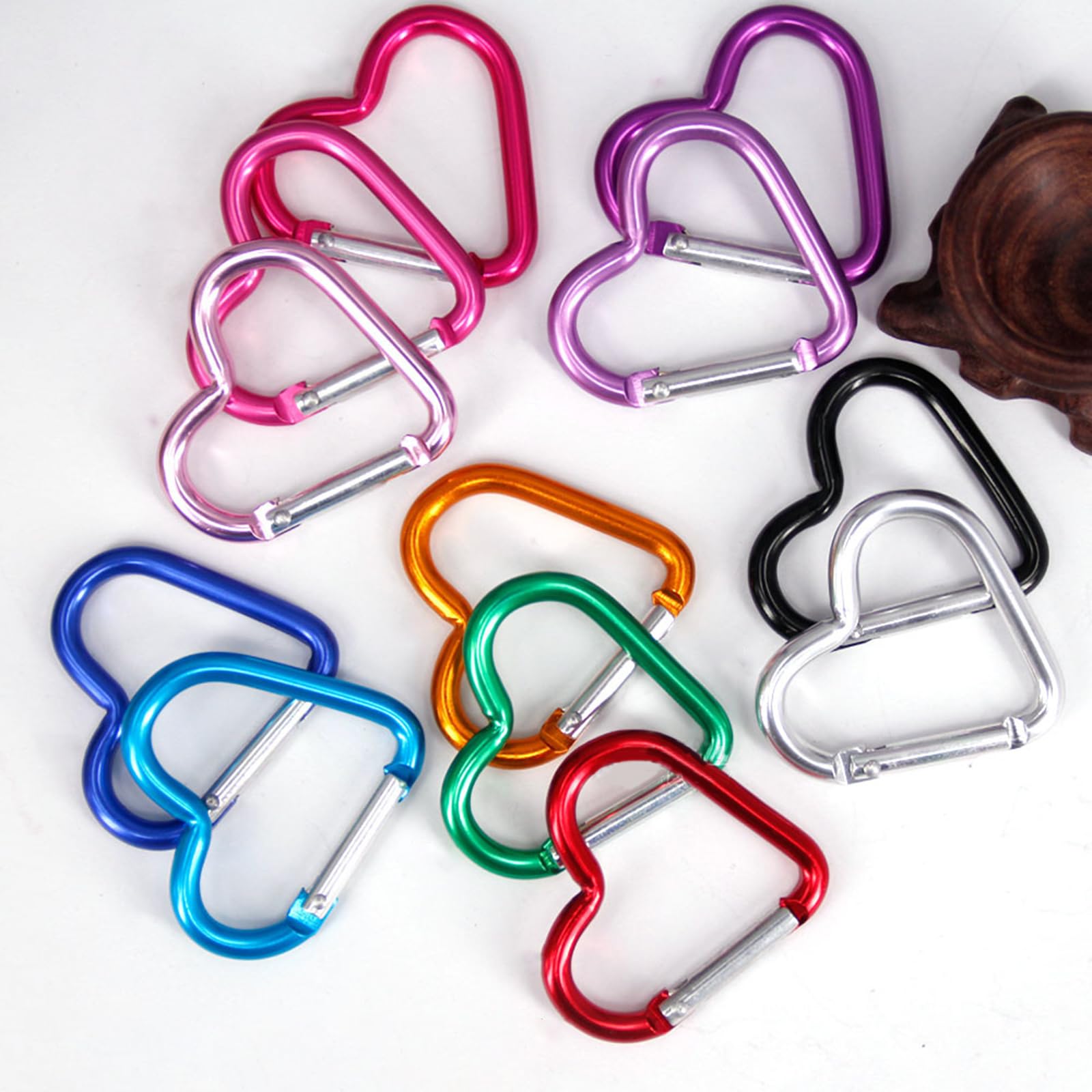 URTERYSER lightweight aluminium carabiner ready for outdoor adventures